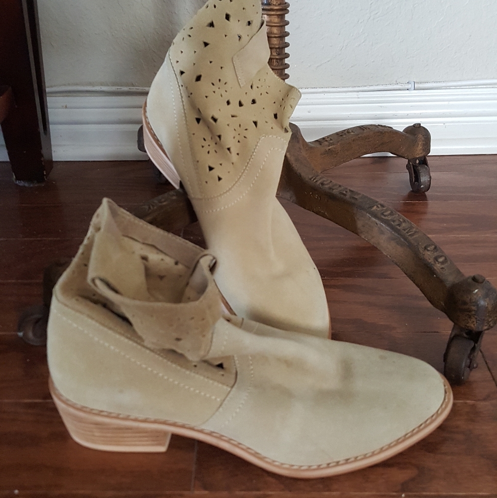 Short Boots - Picture 2 of 3